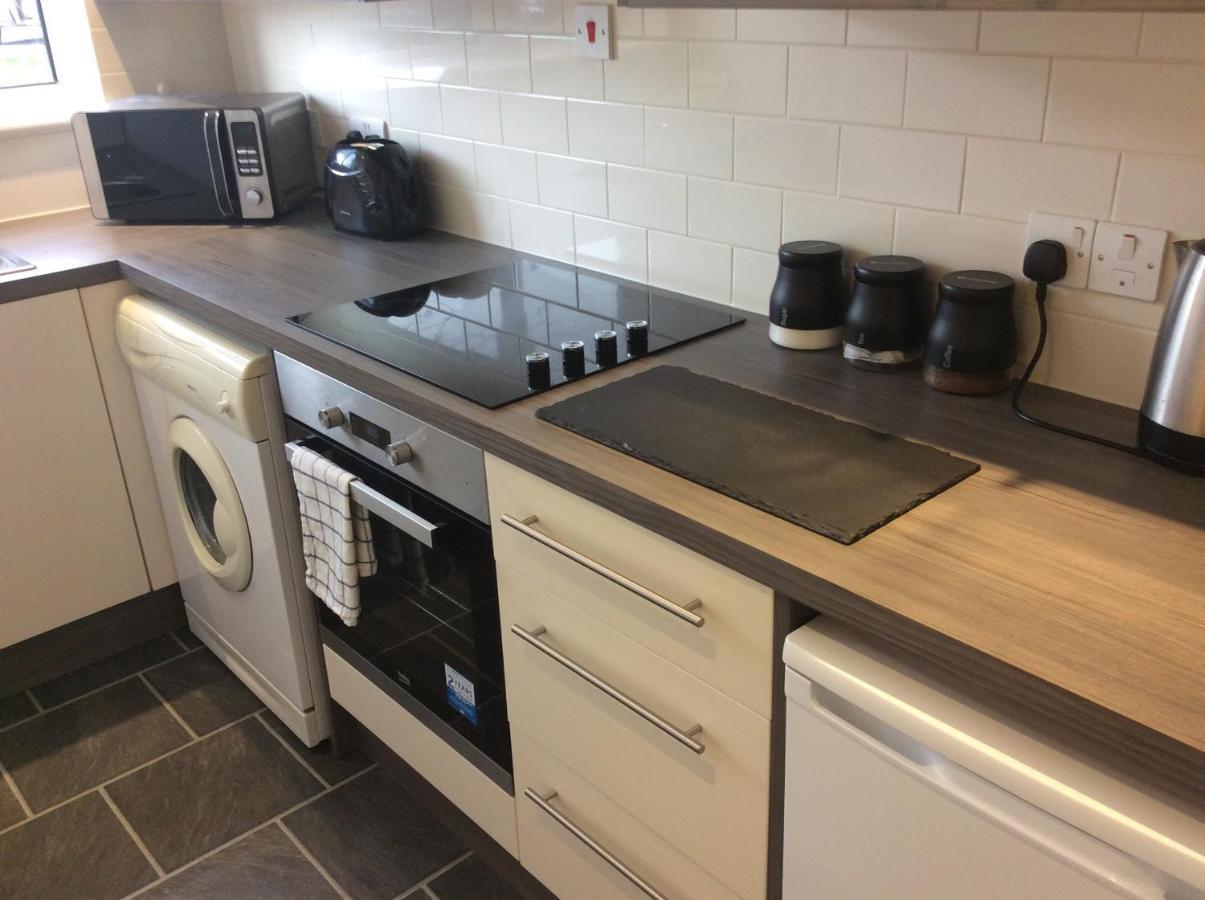 Spacious Ground Floor Studio Flat - Easy Access To Stansted Airport, London And Cambridge Apartment Bishop's Stortford Exterior photo